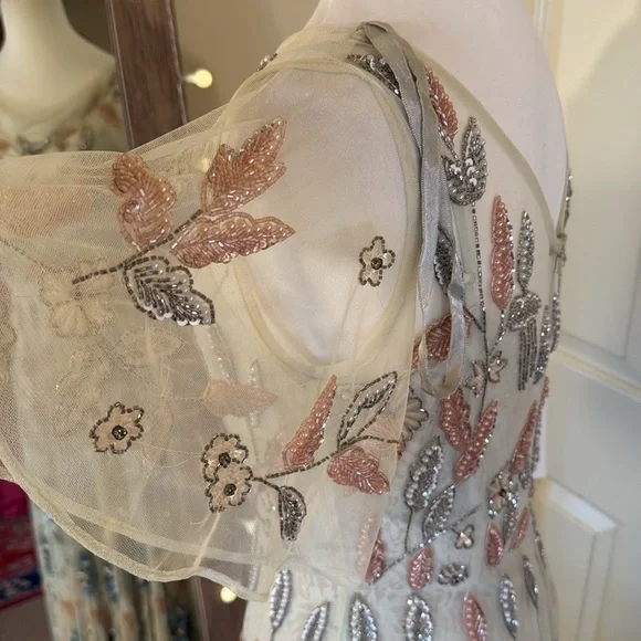 MAC DUGGALFloral Sheer Scoop Neck Flutter Sleeve Embellished Midi Dress SAMPLE